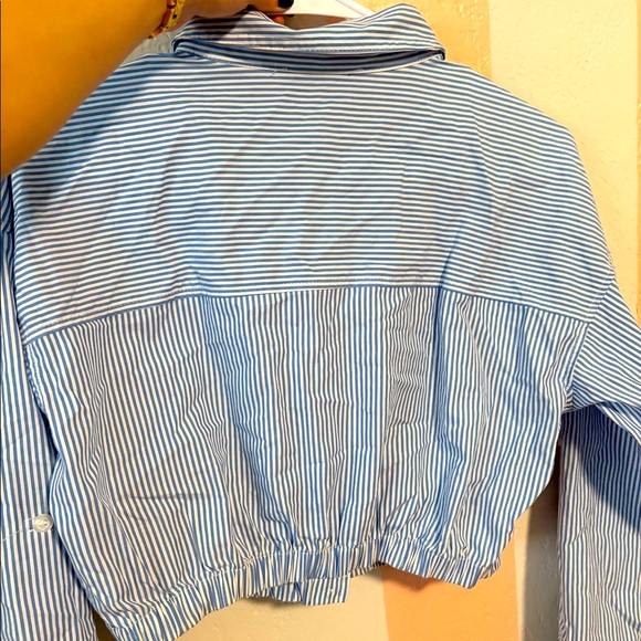 Semi cropped button down - Picture 3 of 4